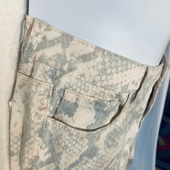 Buffalo Skinny White, Grey & Pink Snake Skin Jeans - Picture 3 of 8